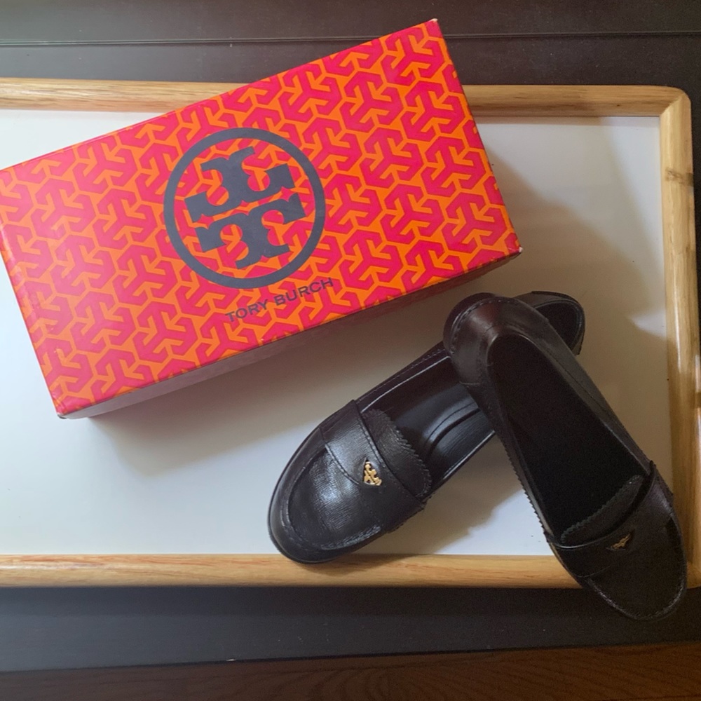 Tory Burch 7 Pennie Low Heel Penny Loafer Black Saffiano Leather Gold Logo - Picture 2 of 8